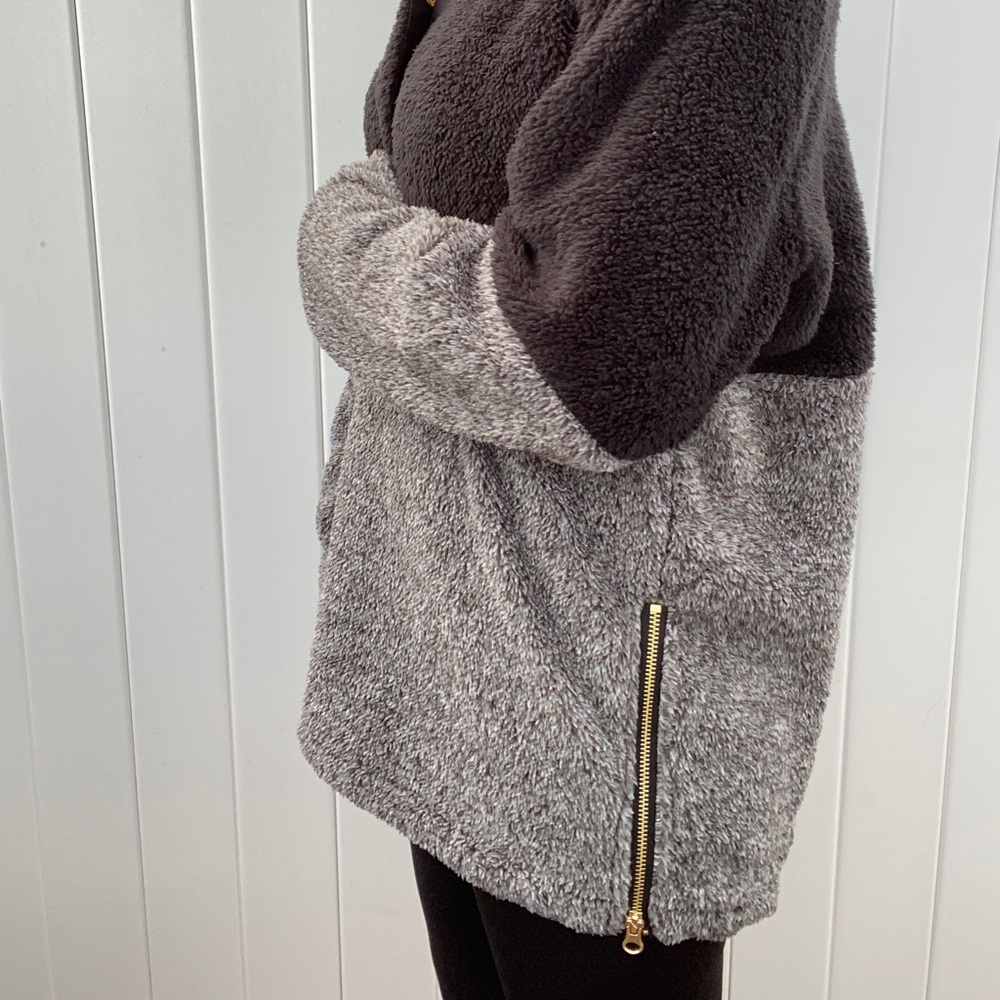 Sherpa Pullover - Picture 2 of 2